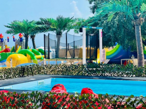 Black & White - Endless Summer Mamaia Nord Apartaments